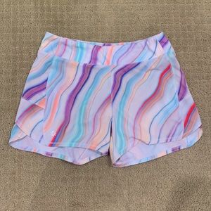 Cute girls Athleta marble shorts!